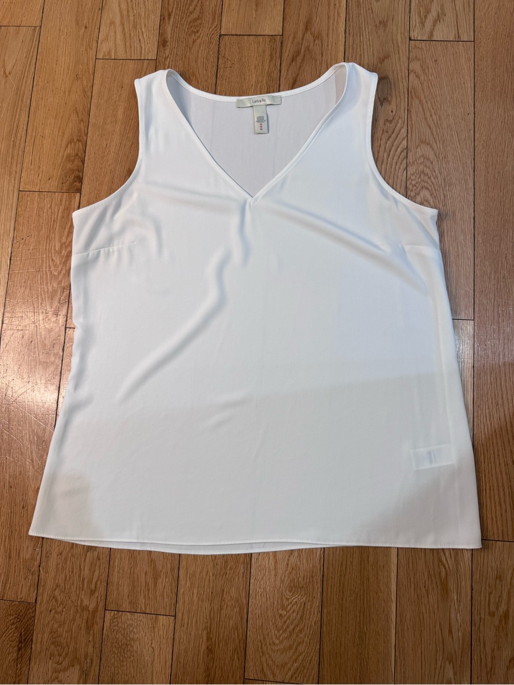 Lark & Ro White V-Neck Sleeveless Tank